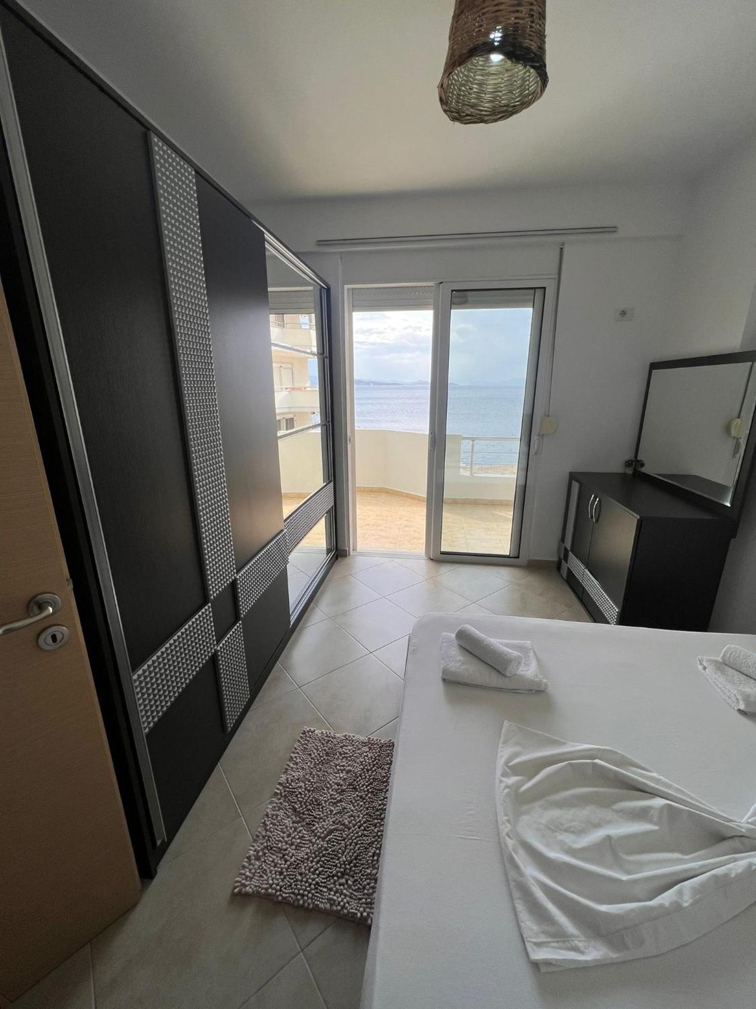 Hard Rock Apartments Sarandë Buitenkant foto